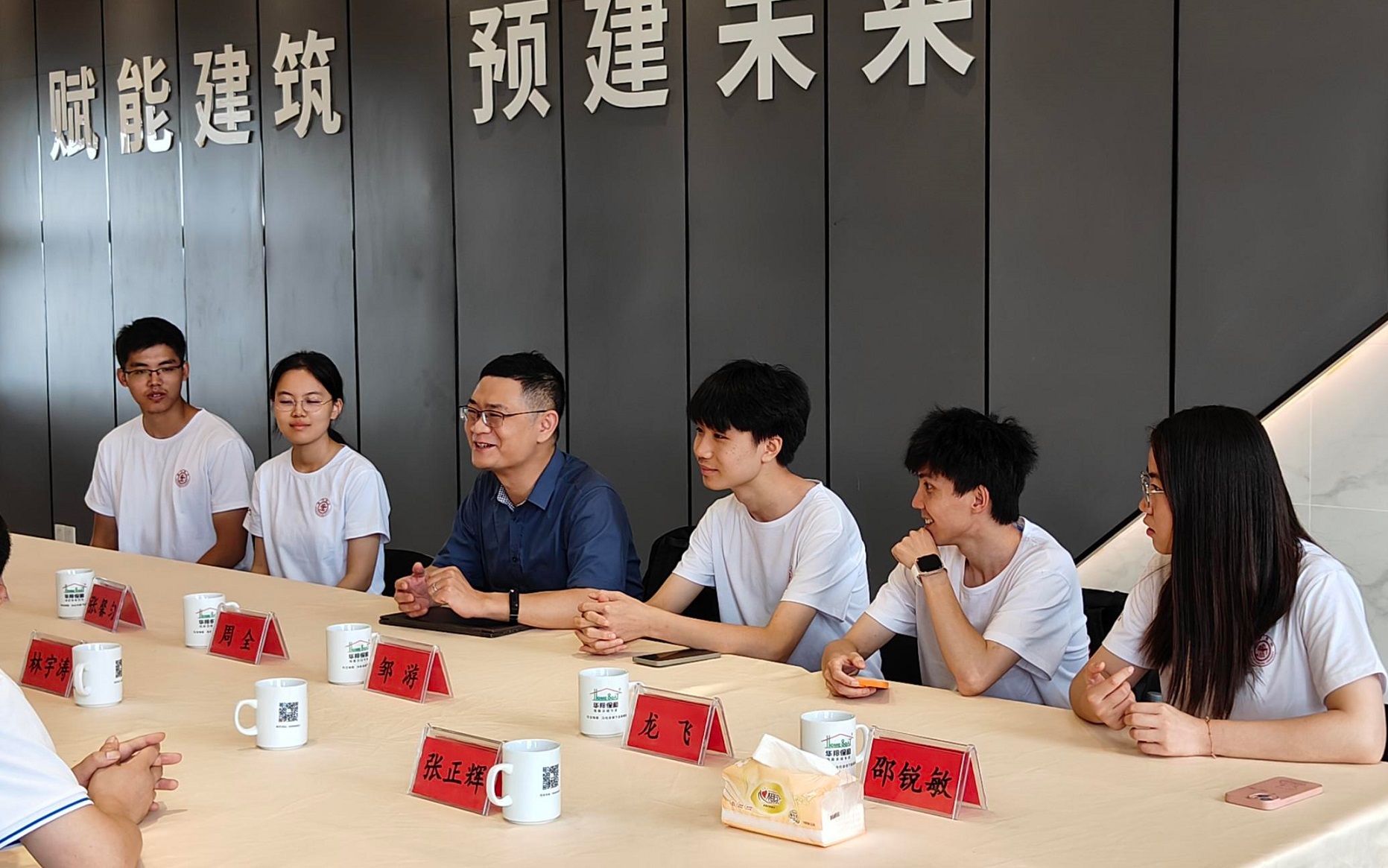 上海交通大学师生团队莅临东升国际参观交流 上海交通大学师生团队莅临东升国际参观交流